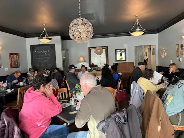 Magpies Joy of Eating