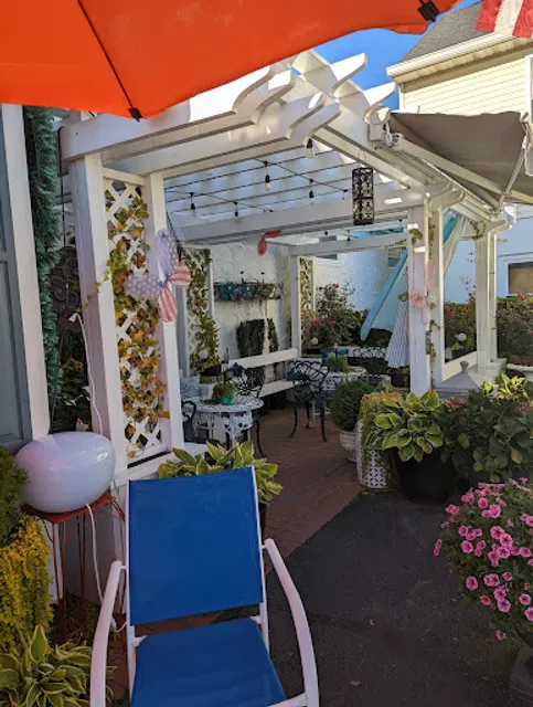 Hinlickity’s Ice Cream Parlor