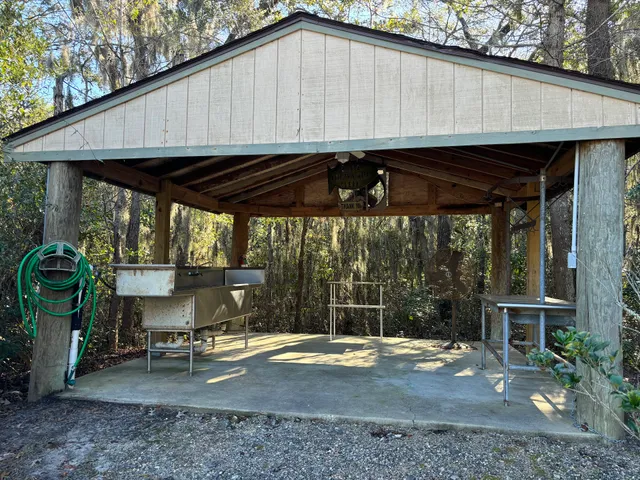 Tuck In De Wood Campgrounds