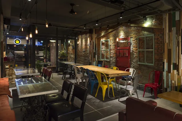 MOON BEAR LOVES DANCING