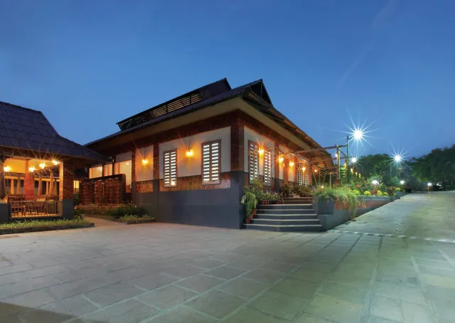 Green Planet Hotel & Restaurant