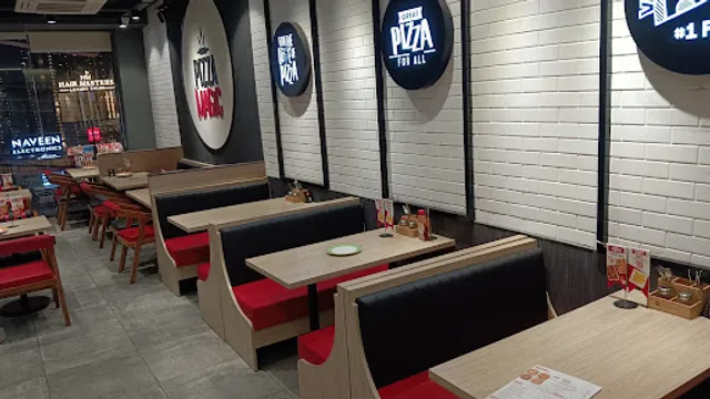 Pizza Hut | Model Town, Delhi