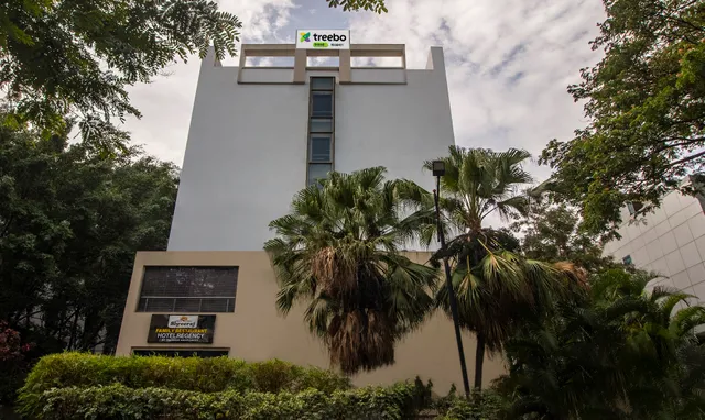 Treebo Regency - Hotel near Dhole Patil Road