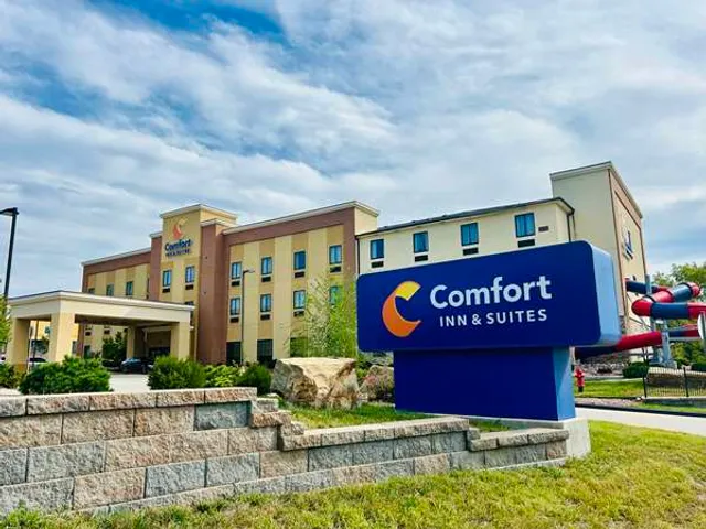 Comfort Inn & Suites Shawnee - Kansas City