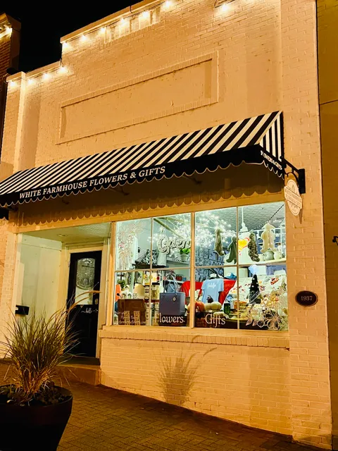 White Farmhouse Flowers & Gifts