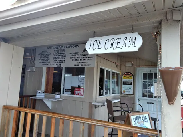 Off the Hook Bar & Grill