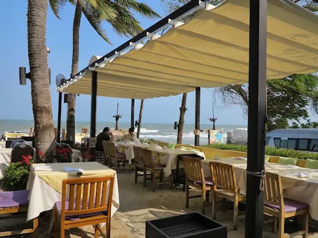 Coco51 Restaurant & Bar