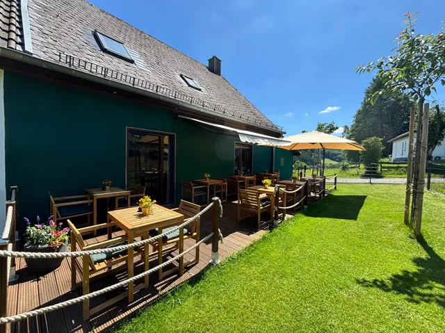 harmony holiday & harmony café