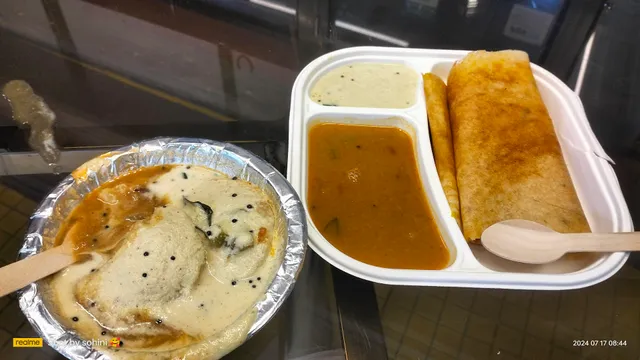 Taaza Idli