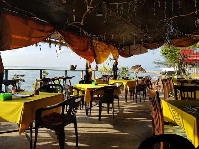 Frandy Beach Bar & Restaurant