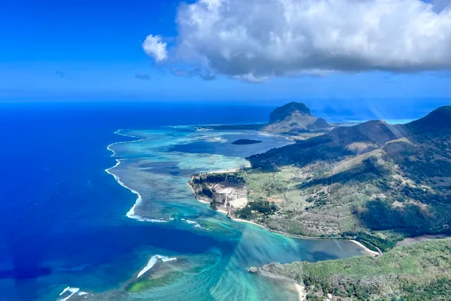 Underwater waterfall Mauritius | 5 Island tour | Things to do - Ile aux Cerfs