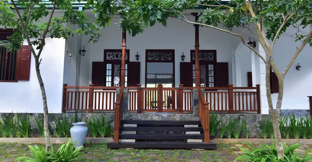 Iain Lake Winds Villa