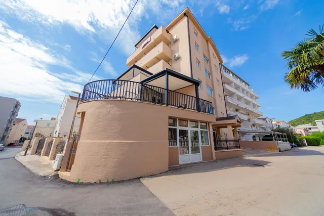 Azzuro Apartments Budva
