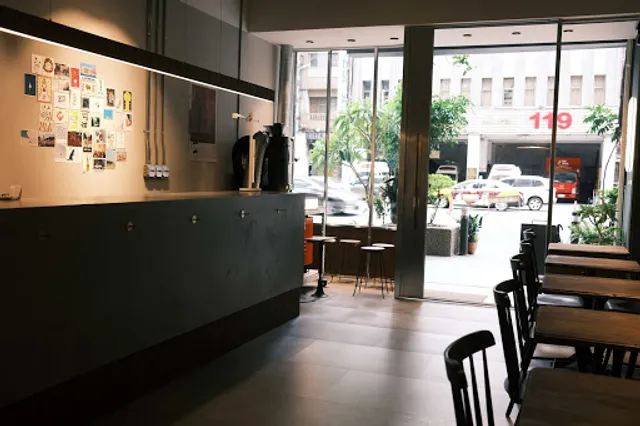 COFFEE : STAND UP 立良 (桌子很小不適合用電腦/恕不接待4人以上)