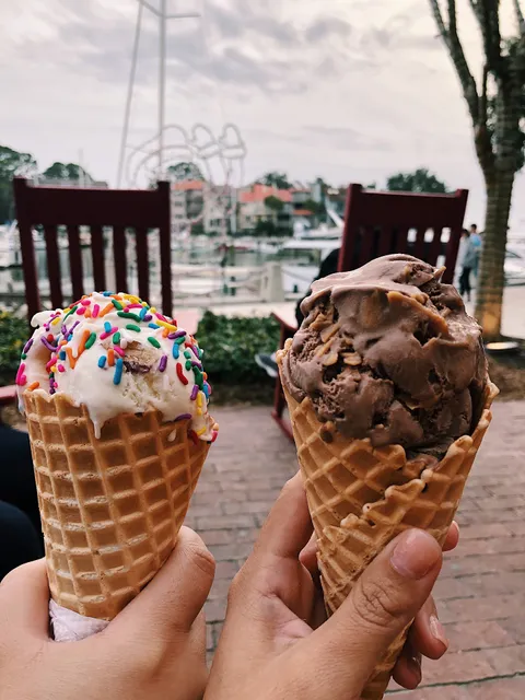 Cinnamon Bear Country Store