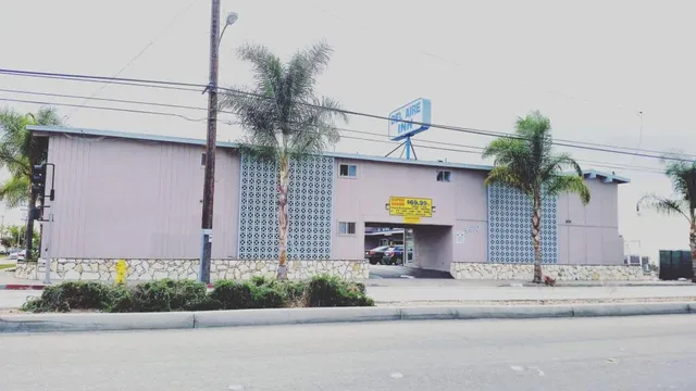 Del Aire Inn Hotel