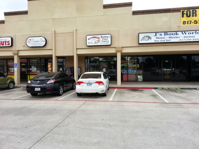 Arkansas Square Plaza