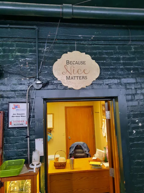 Wheel & Spoke Antique Mall