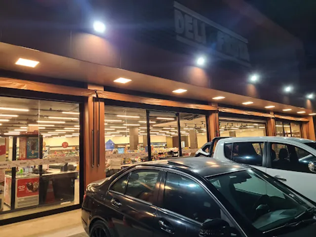 Deli & Fruta