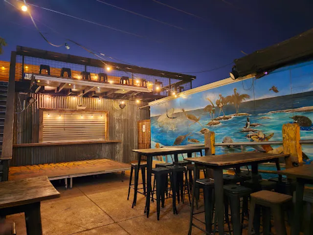 Froth Craft Brewery Exmouth / Restaurant / Entertainment Venue