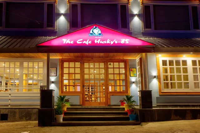 The Husky's Lodge And Cafe