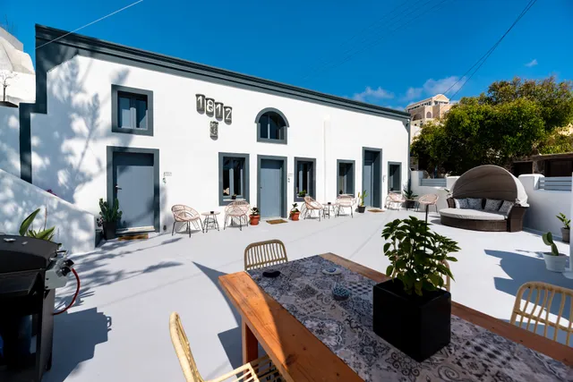 1812 Caves 'n Mansion