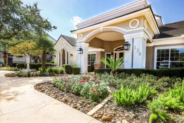 Legends On the Green Apartments