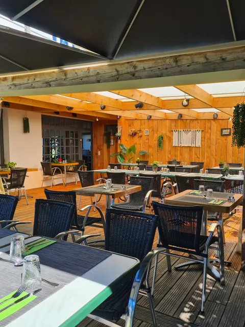Restaurant LA TRIBU. Ouvert du lundi au SAMEDI MIDI!! 🤩 Terrasse chauffée côté jardin