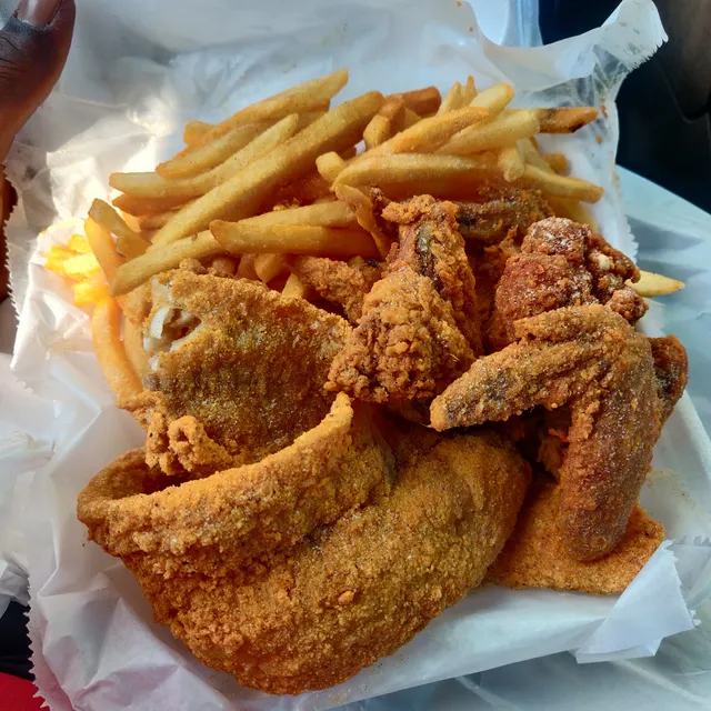 St.Louis Fish & Chicken Grill -BELLEFONATINE