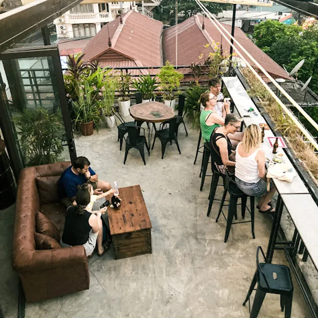 Aadi Tam Coc Rooftop Bar