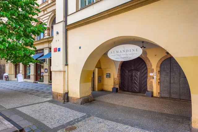 Almandine Apartments