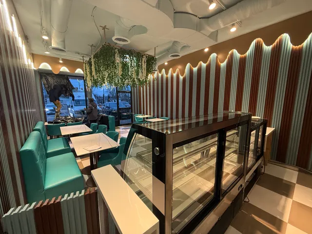 90's Lounge Hot And Dessert Bar