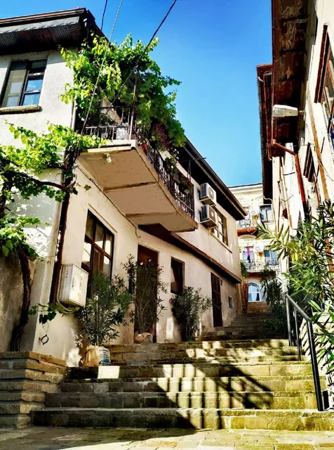 Honey I'm Home Apartments