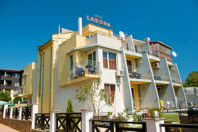 Хотел Лагуна