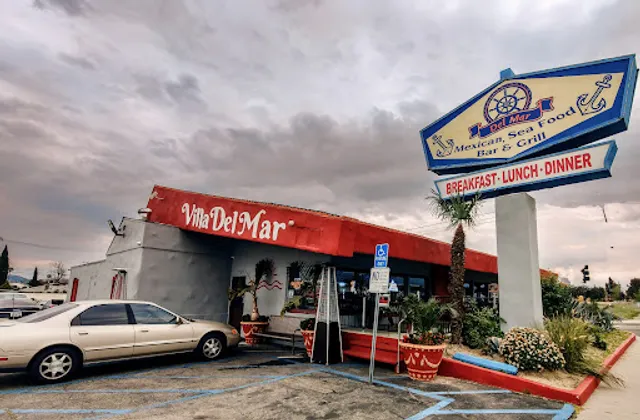 Del Mar Bar & Grill