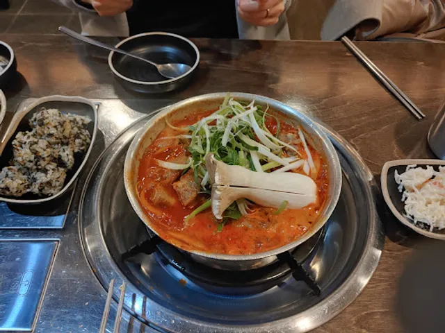 짚신매운갈비찜 증산점