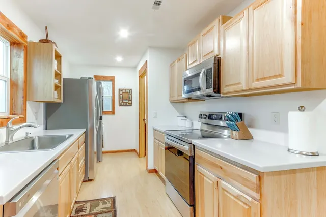 Cabin on Beaver Lake w/ Views & Furnished Deck!