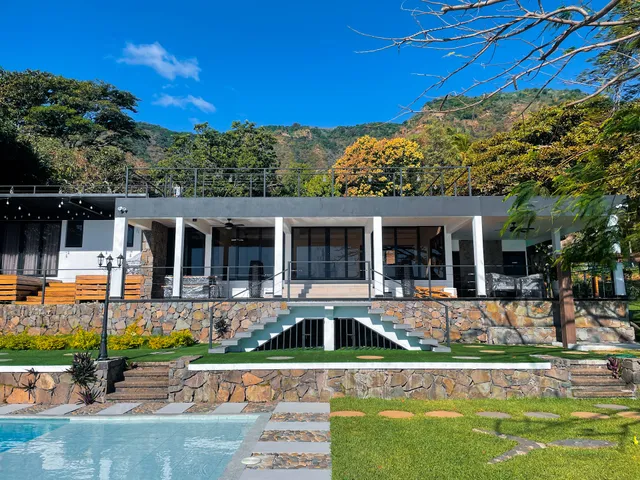 Vista Turquesa El Salvador