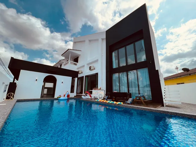 The Luxurious 168 @ Cruise Villa