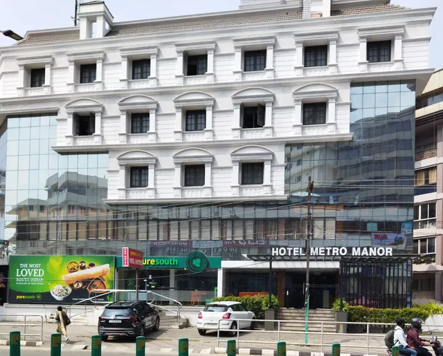 Hotel Metro Manor