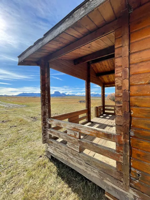 Chief Mountain Cabins