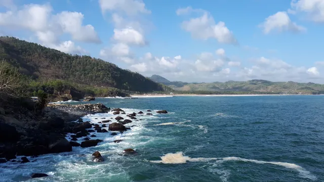 Pantai Watu Bale Pacitan