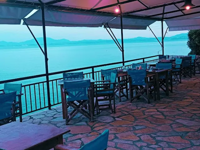 Blue Wave Lounge on the rock