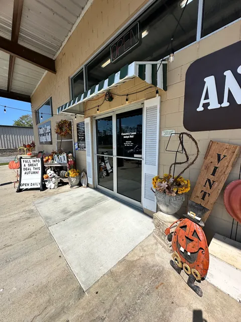 Country Lane Antique Mall