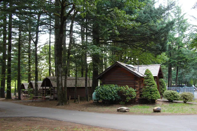 Cascade Locks / Portland East KOA Holiday