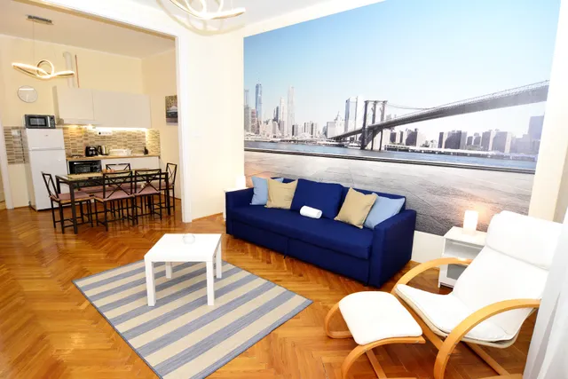 Little Americas Metropolitan