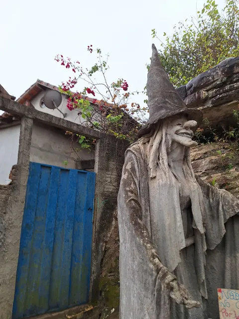 Bruxa Agnes e o caldeirão dos desejos