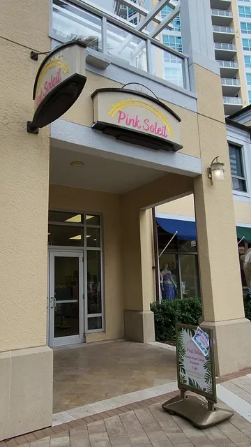 Pink Soleil: A Lilly Pulitzer Signature Store