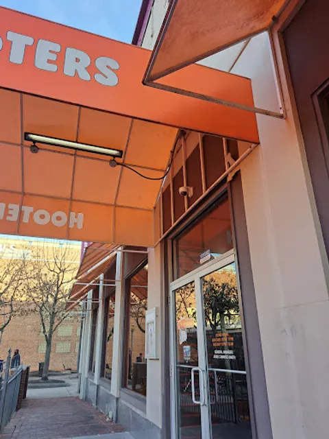 Hooters of Fresh Meadows