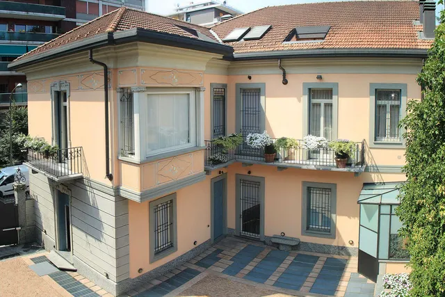 Thea Monza Bed & Luxury